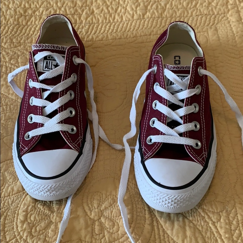 Crimson/maroon converse